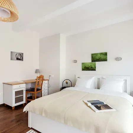 Bright & Unique 3 Floor Loft In Trendy Area