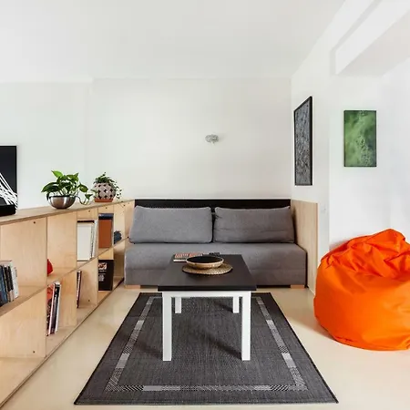 Bright & Unique 3 Floor Loft In Trendy Area *