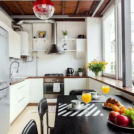 Bright & Unique 3 Floor Loft In Trendy Area Appartement