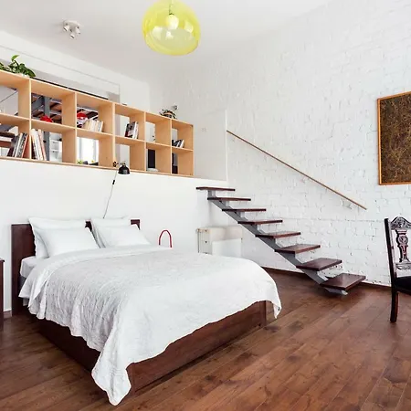 Bright & Unique 3 Floor Loft In Trendy Area
