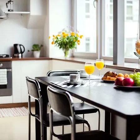 Bright & Unique 3 Floor Loft In Trendy Area *